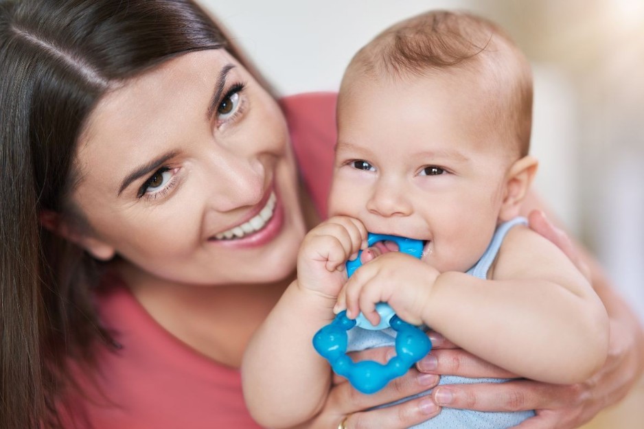 Οδοντοφυΐα μωρού: Συμπτώματα & τρόποι ανακούφισης 