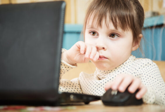 Κίνδυνοι του διαδικτύου: Πώς θα προστατεύσετε τα παιδιά σας