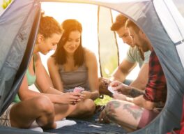 Κάμπινγκ (Camping): Tips & προορισμοί για να απολαύσετε μοναδικές διακοπές