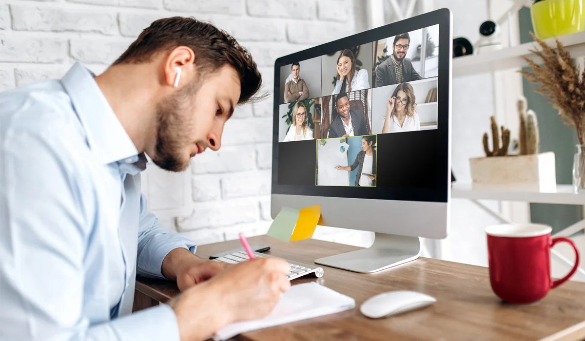 Εργασία από το σπίτι: 10 tips για τις διαδικτυακές συναντήσεις